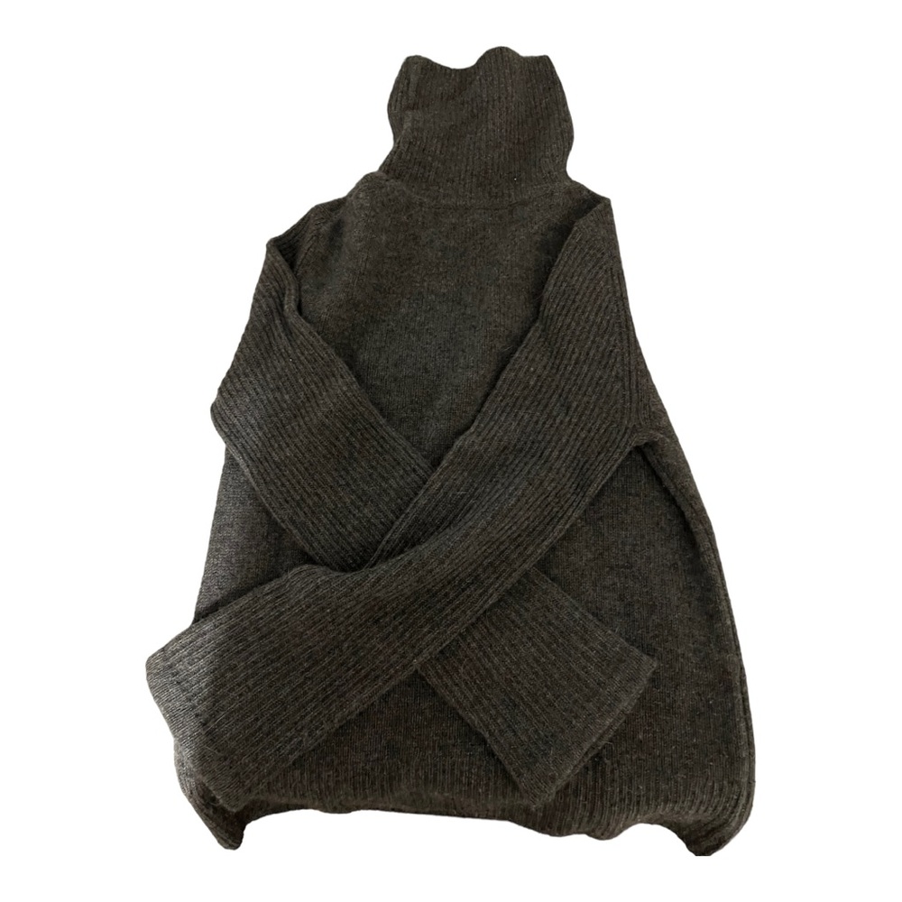 QUINN basic gray turtleneck Size Medium